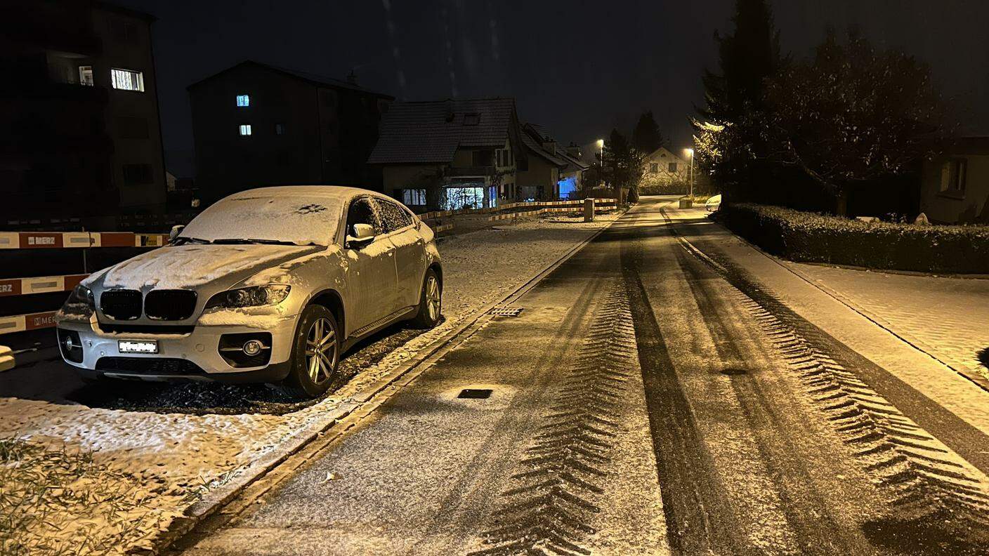 È poca la neve a Veltheim, canton Argovia, venerdì mattina