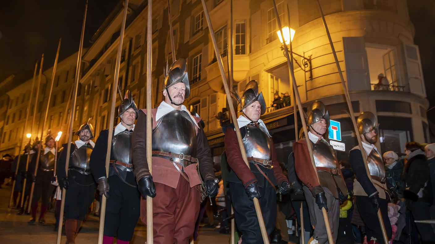 Figuranti con armi e armature d'epoca sono tornati a sfilare nel centro cittadino