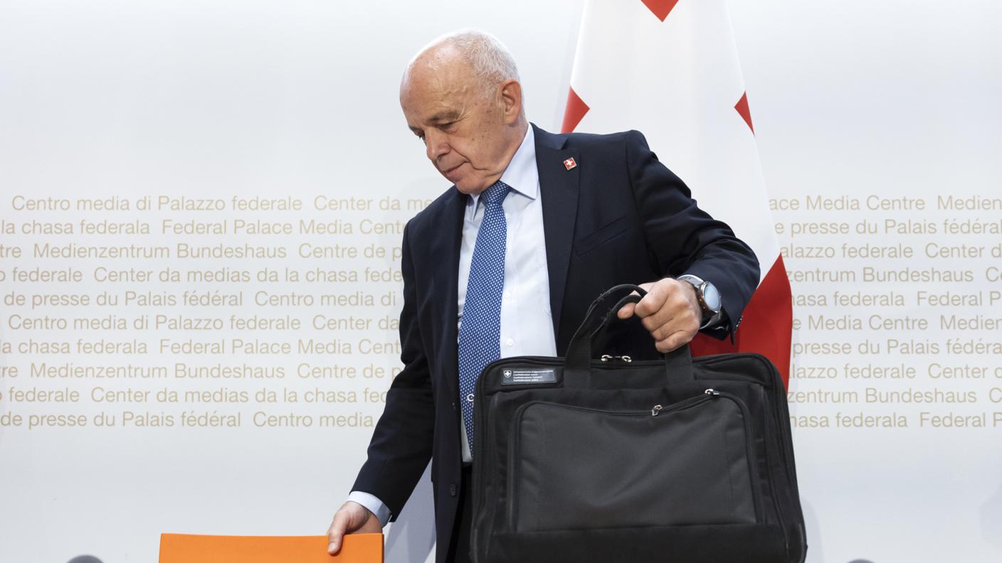 Ancora pochi giorni in Consiglio federale, per Ueli Maurer. Gli succederà, alle redini del Dipartimento federale delle finanze, Karin Keller-Sutter
