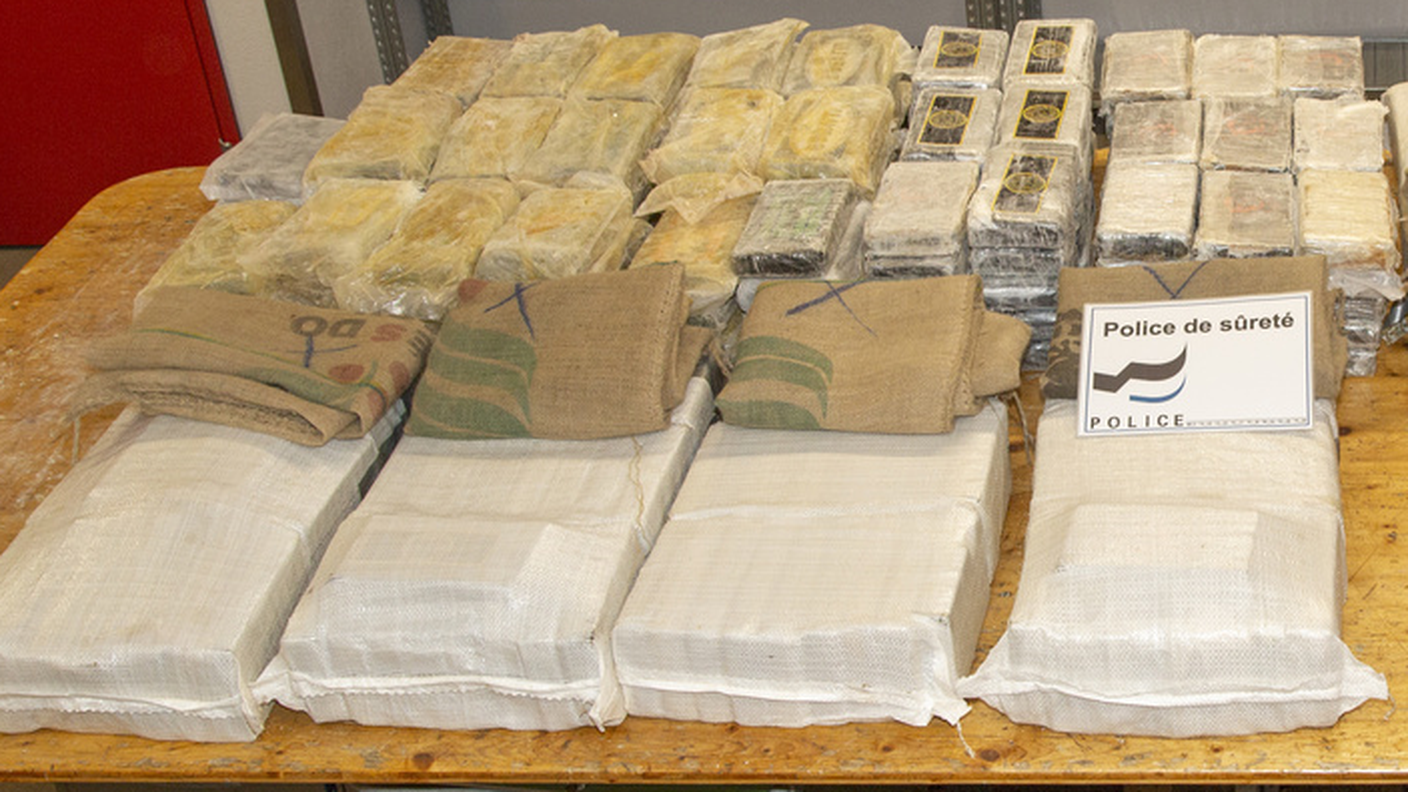 Al posto del caffé, 500 chili di cocaina: la.. stupefacente scoperta fatta dalla polizia nello stabilimento Nespresso di Romont 