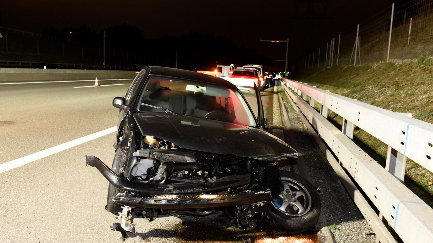L'auto ha arrestato la sua folle corsa dopo un lungo inseguimento
