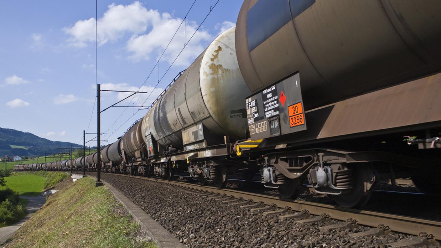 ky_ffs_cargo_treno_cisterne.JPG