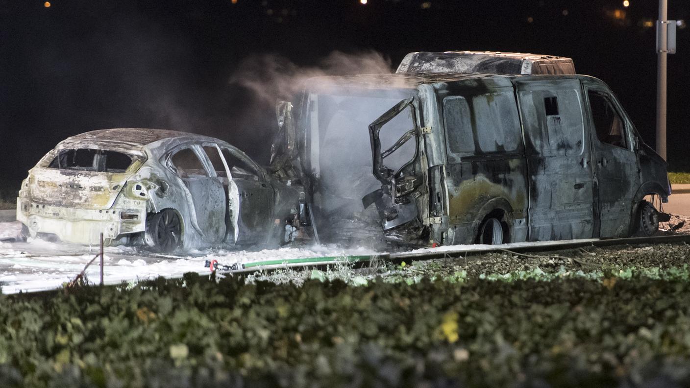 Le fiamme per cancellare le tracce, esattamente come nel caso di Daillens in immagine