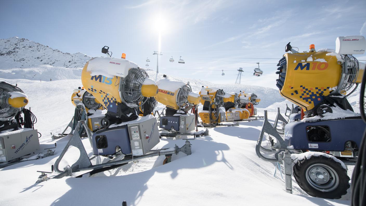 Cannoni sparaneve sul Gemstock, ad Andermatt