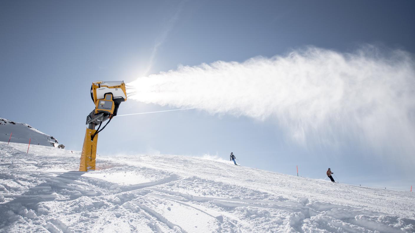 Innevamento artificiale sulle piste di Andermatt