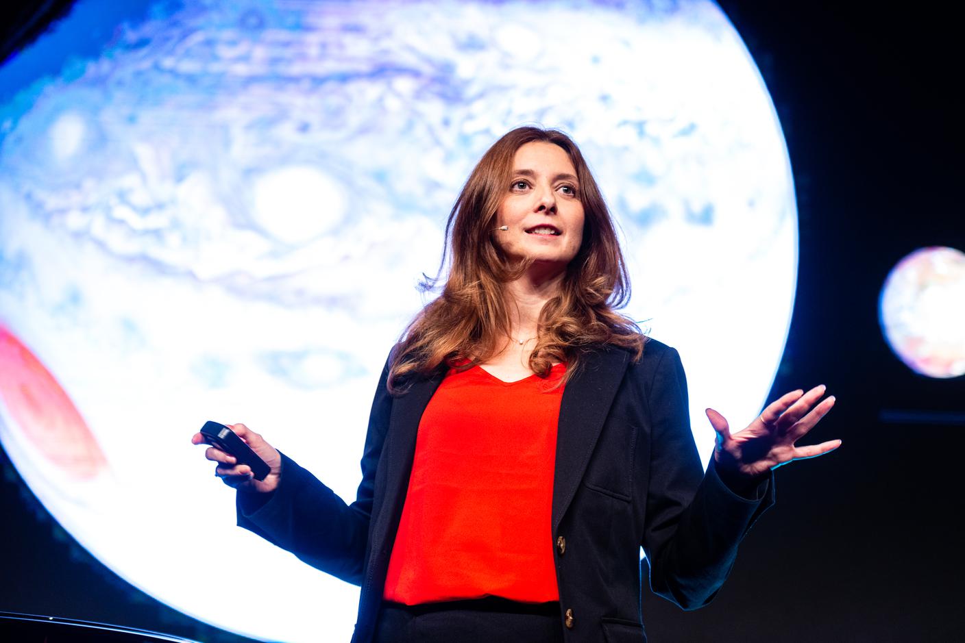 Ravit Helled collabora con la missione JUICE ed è docente presso il dipartimento di astrofisica e cosmologia dell'ateneo di Zurigo