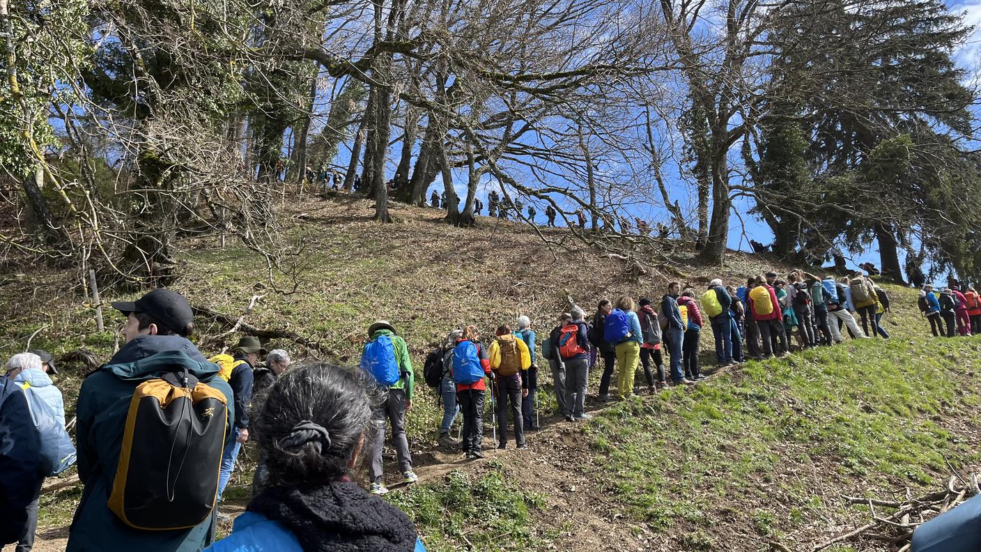 Incolonnati per una tappa tutta in salita