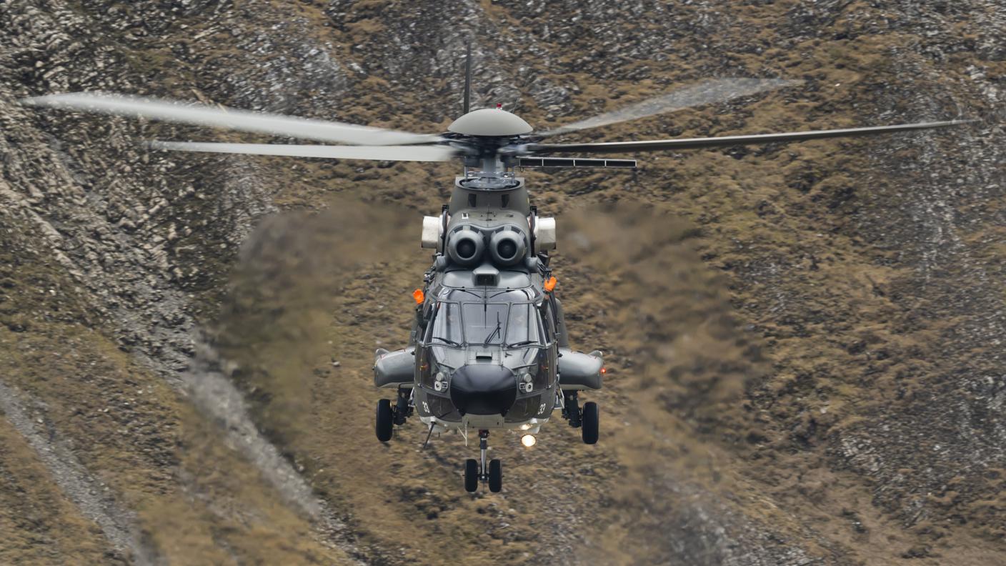 Un elicottero Cougar delle Forze aeree svizzere