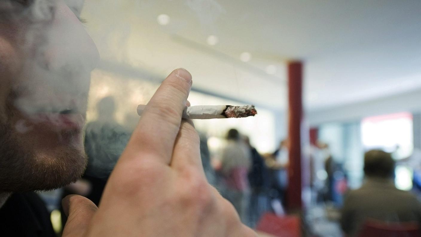 Alcuni ristoratori avevano allestito una saletta per non fumatori  e autorizzato i clienti a fumare nella sala principale.