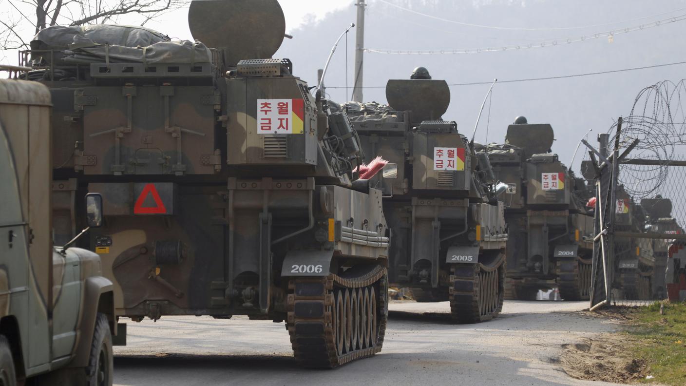 sud_corea_carri_armati_re.jpg