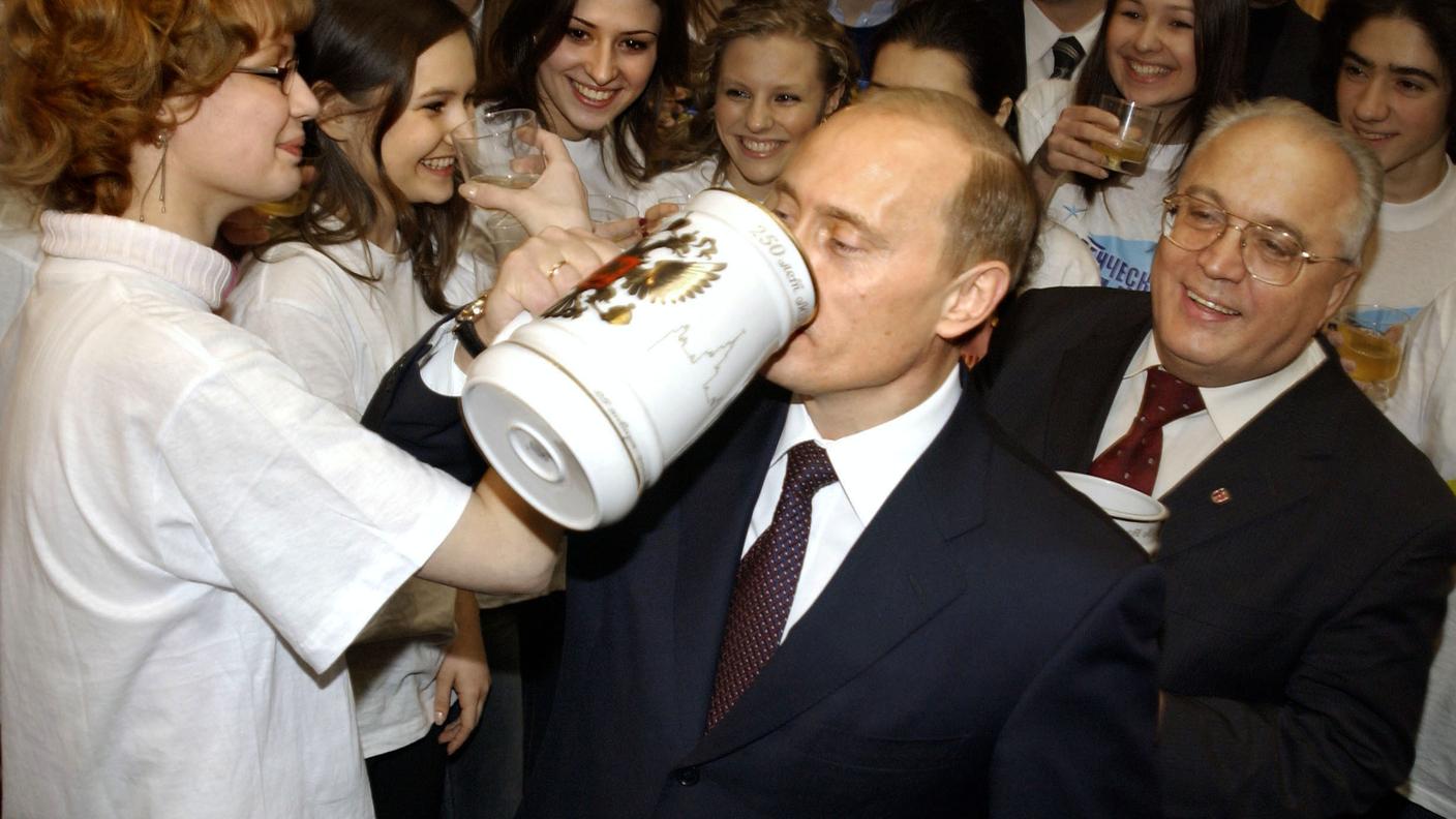 politici bevitori reuters 3.jpg