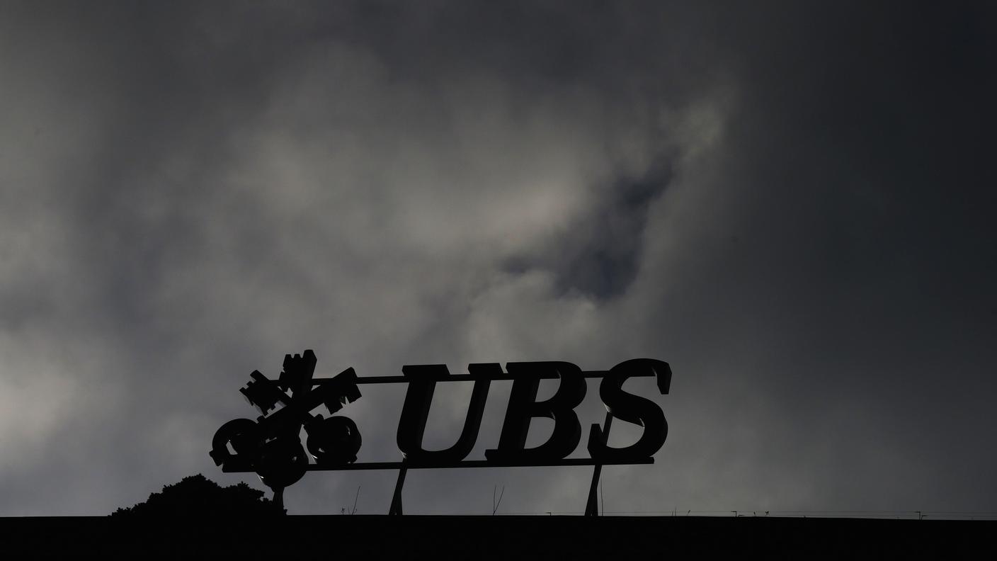 UBS nubi con cielo RE.jpg