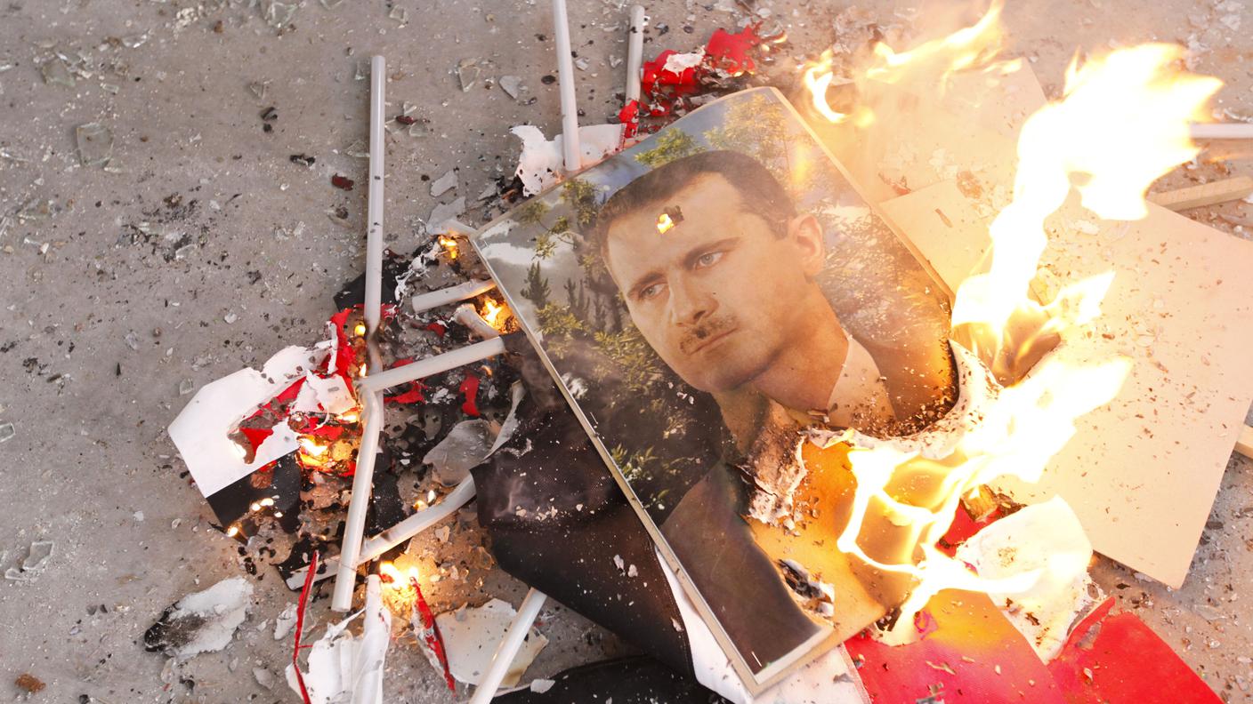 foto assad bruciata opposizione siriana RE.jpg