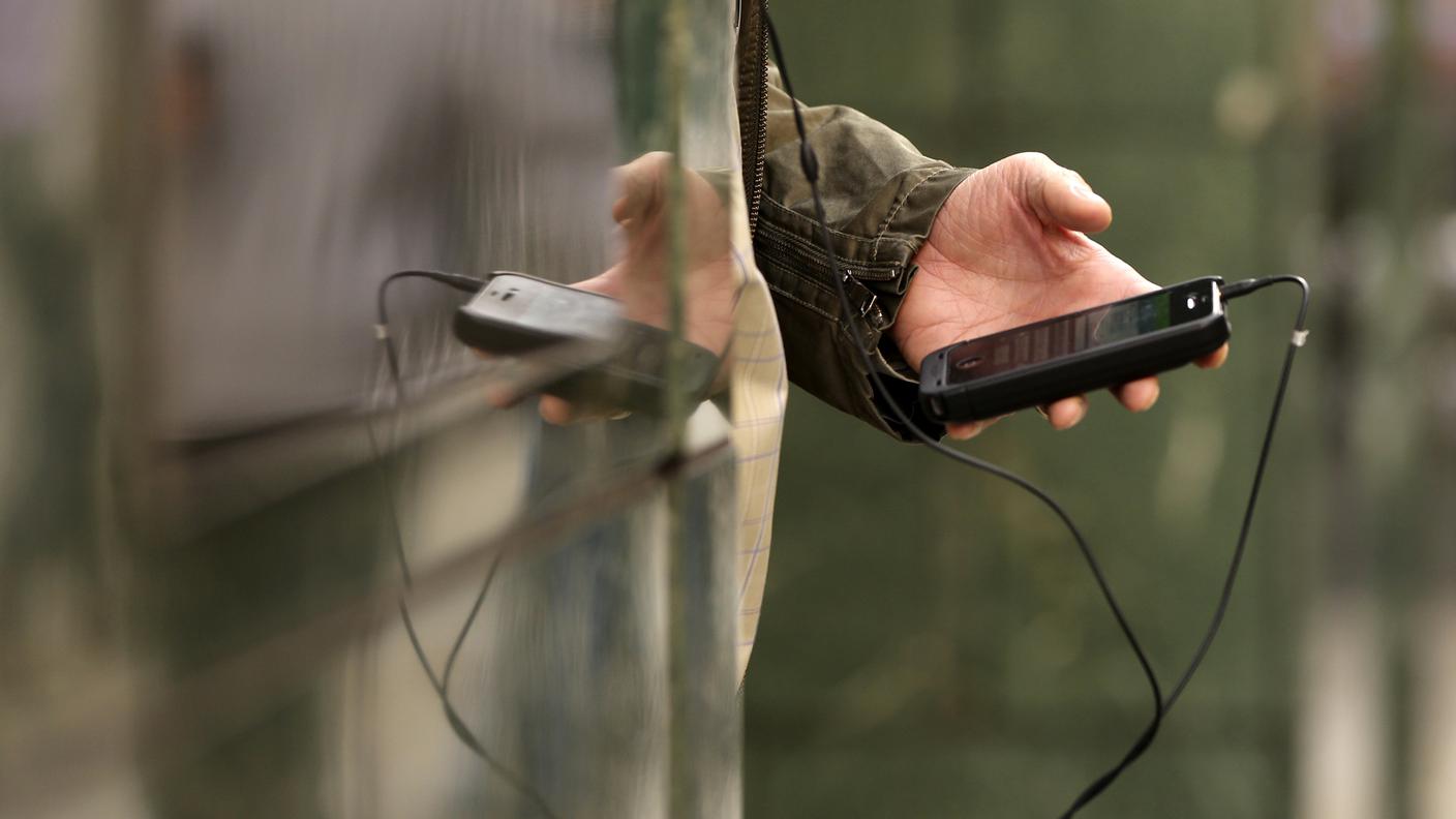 cellulare intercettazioni snowden re.jpg