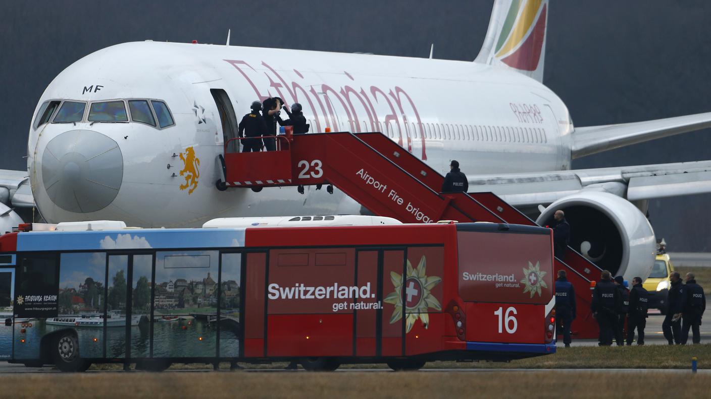 aereo ethiopian dirottato ky 07 140217.JPG