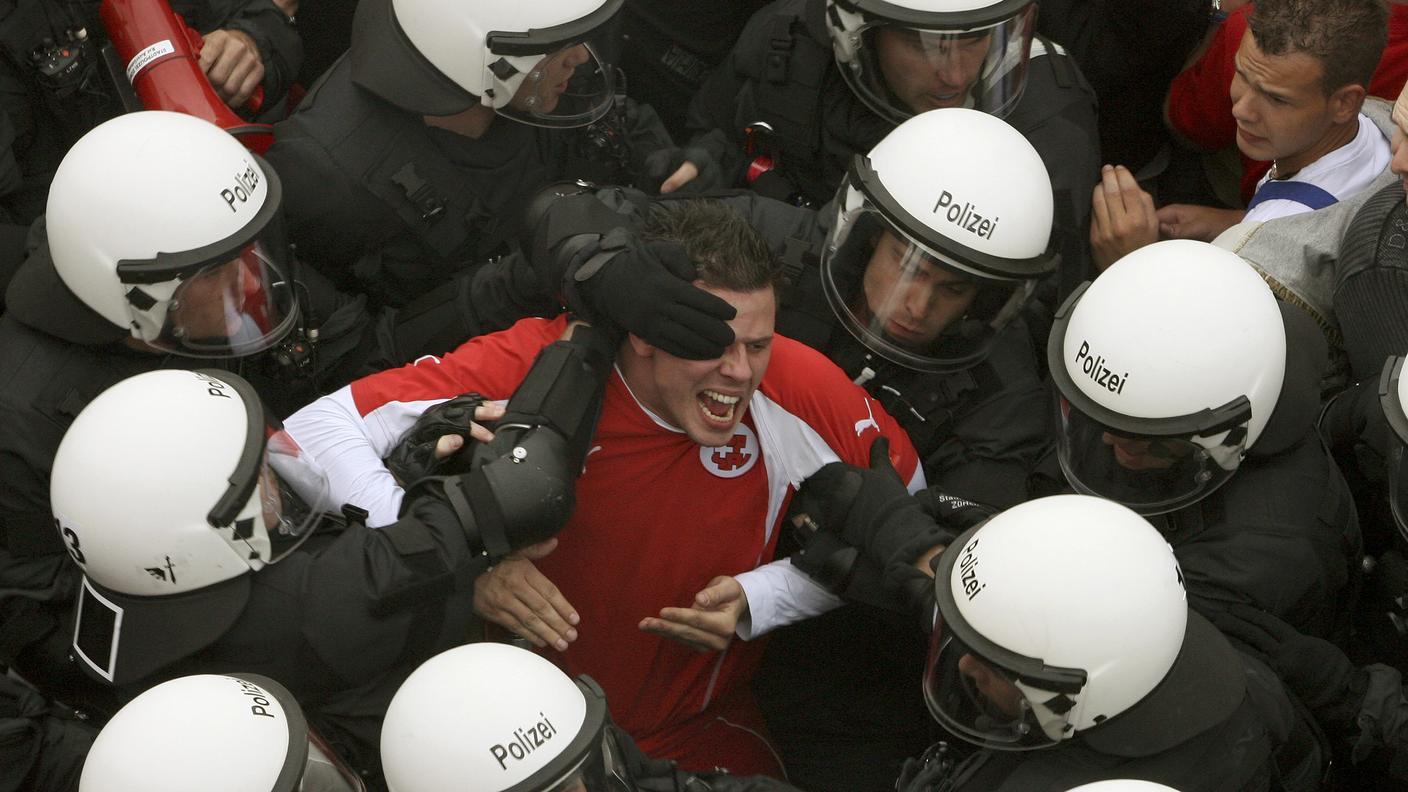 hooligans 3 re.jpg