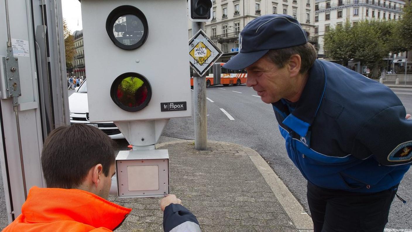 Lavori di manutenzione periodica per un radar fisso a Ginevra