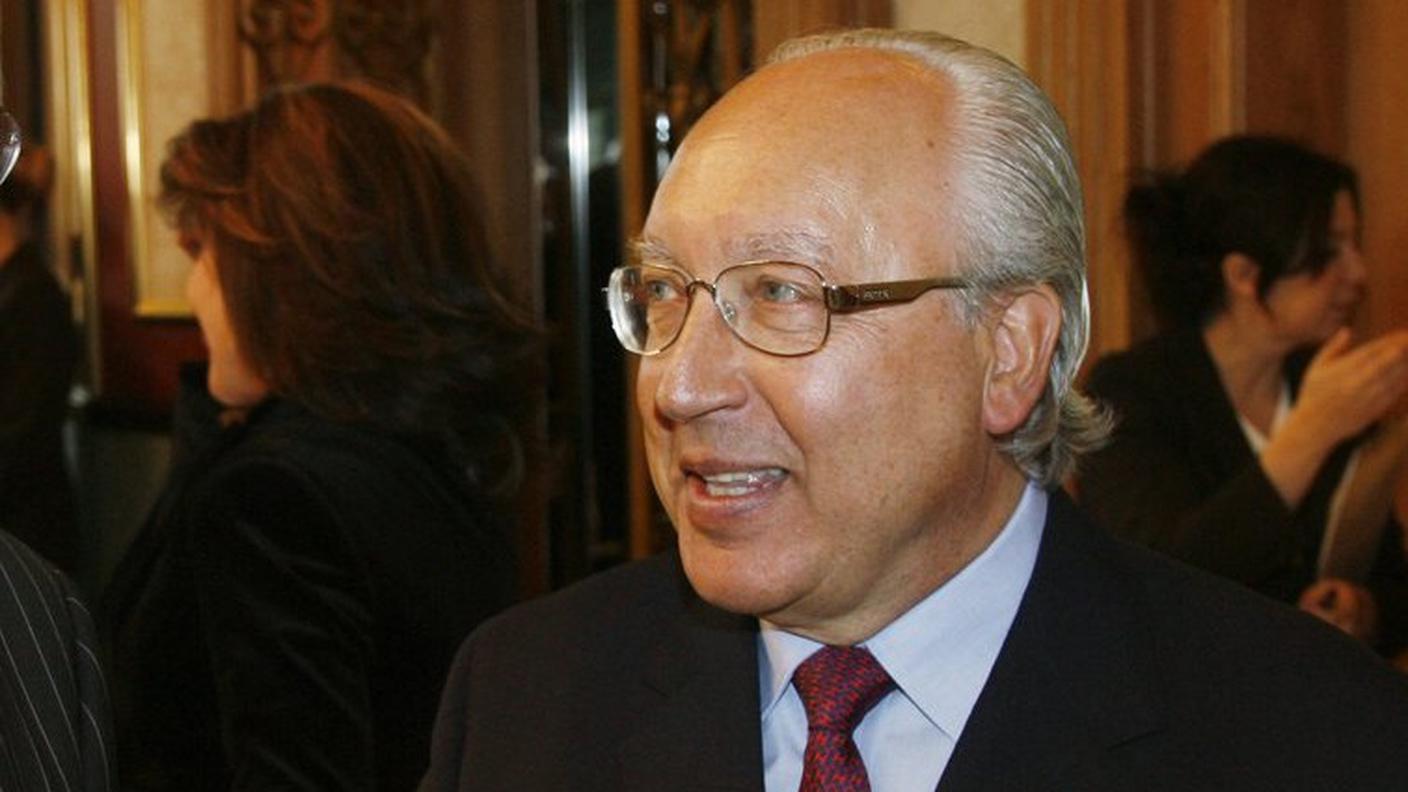 Il miliardario dal 1991 è domiciliato in Gran Bretagna