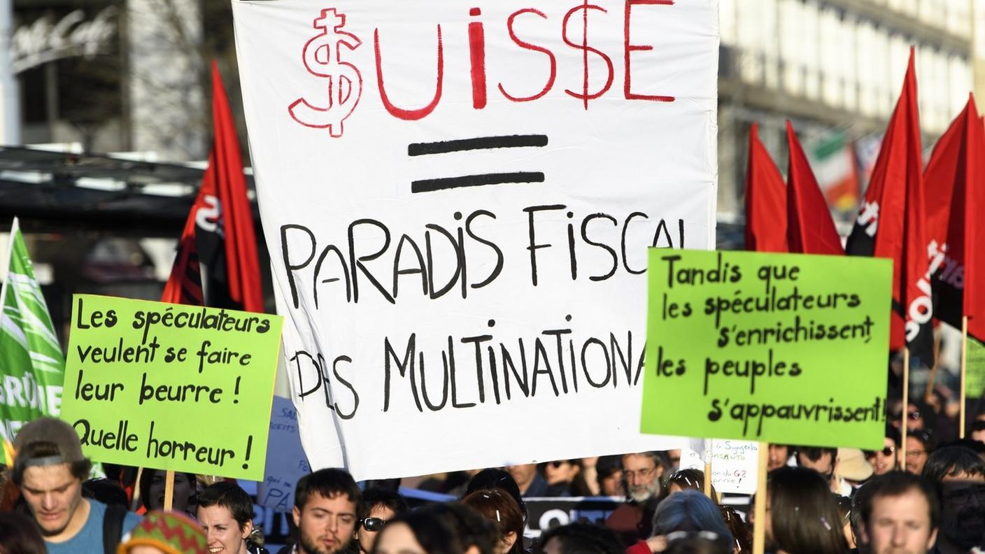I trecento dimostranti hanno criticato a chiare lettere la Svizzera