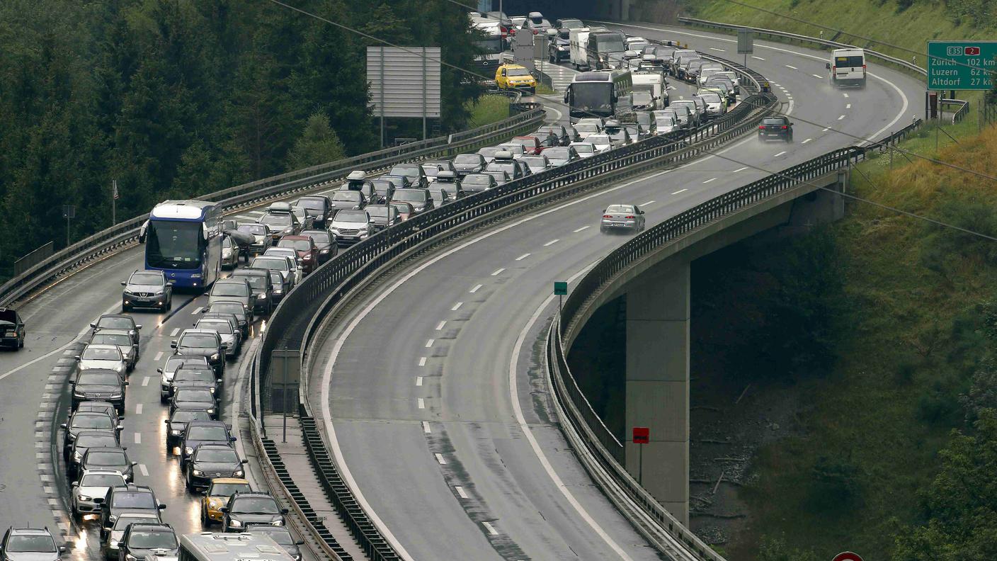 E' iniziata la compilation di code e rallentamenti al San Gottardo verso sud