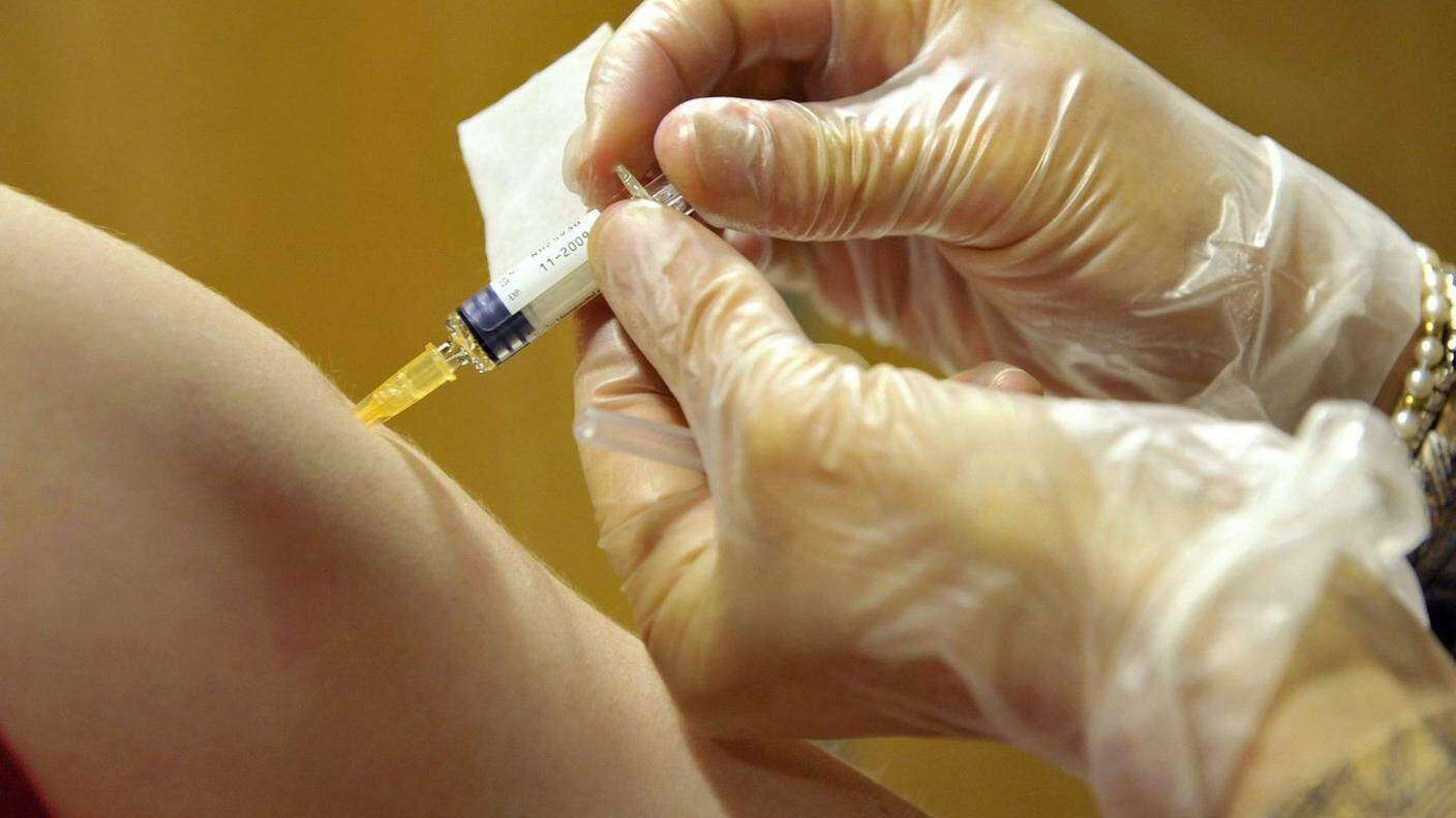 La vaccinazione contro l'herpes zoster è raccomandata per gli over 65 o per chi ha deficit immunitari
