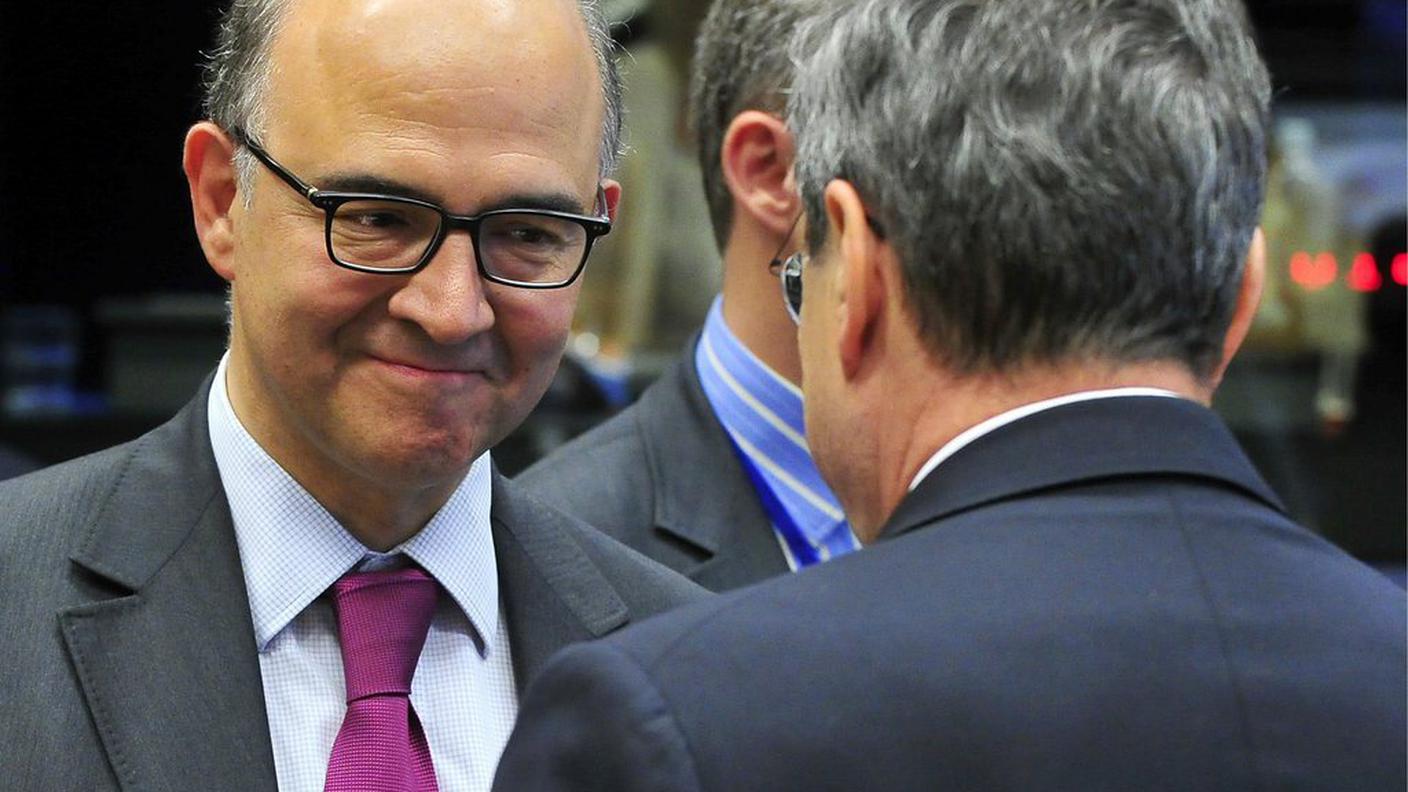 French Finance Minister Pierre Moscovici (L) chats with Mario Draghi.jpg
