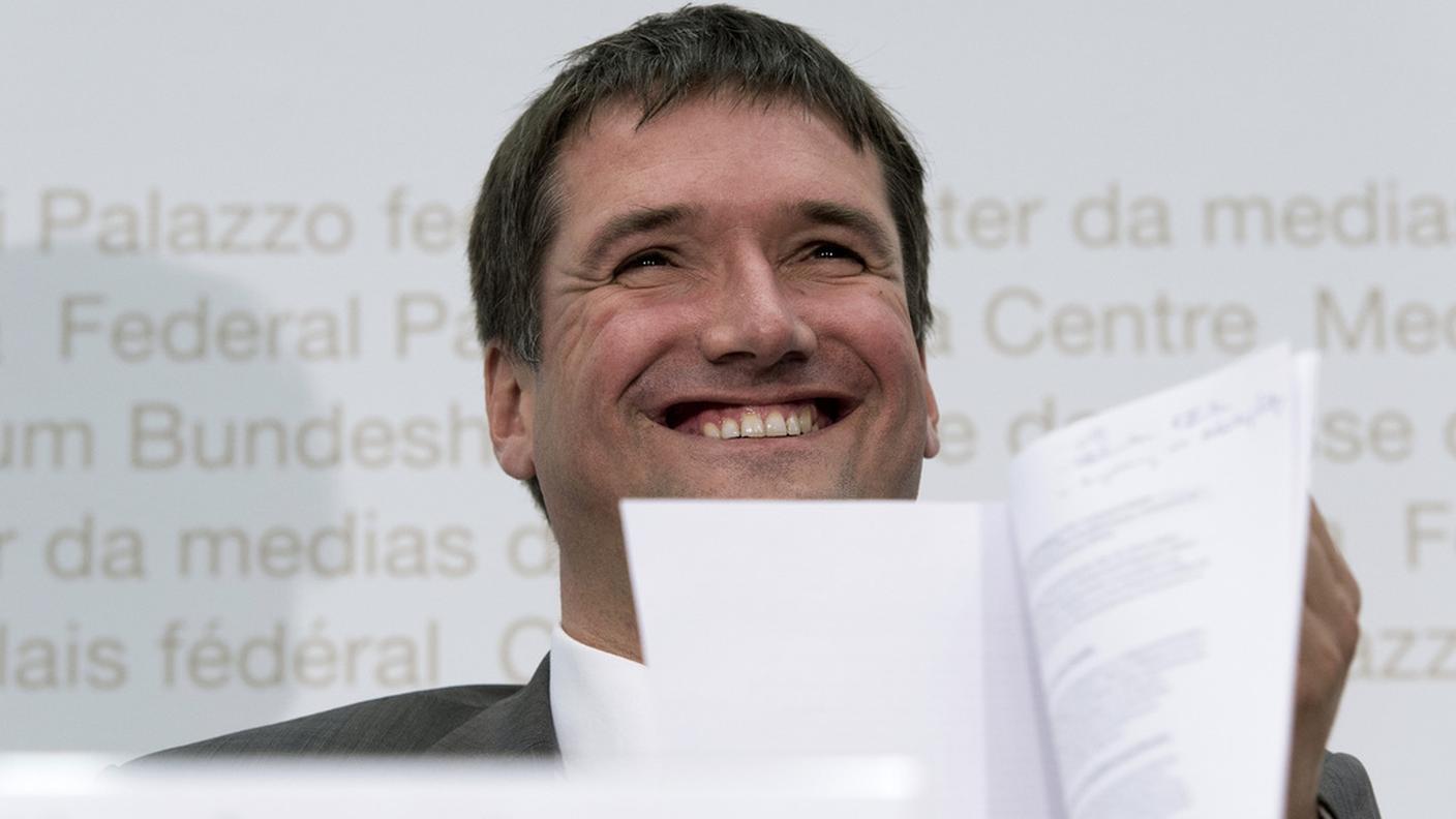 Il presidente del Partito socialista durante la conferenza stampa