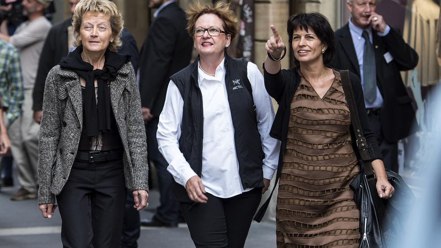 Eveline Widmer-Schlumpf e Doris Leuthard, con la cancelliera federale Corina Casanova
