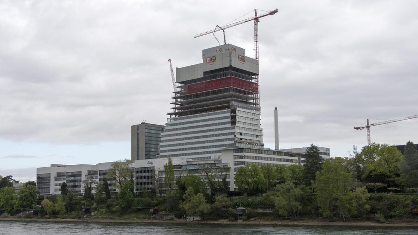 La costruenda torre del gigante della farmacia a Basilea