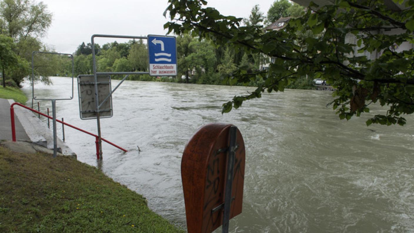 L'Aar minaccia di esondare attraversando la città di Berna
