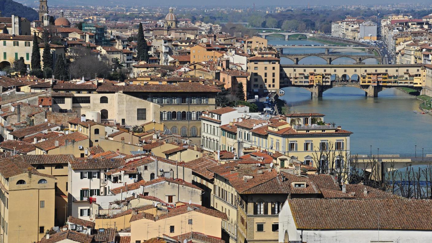 Coppia scoperta per tre volte in due ore