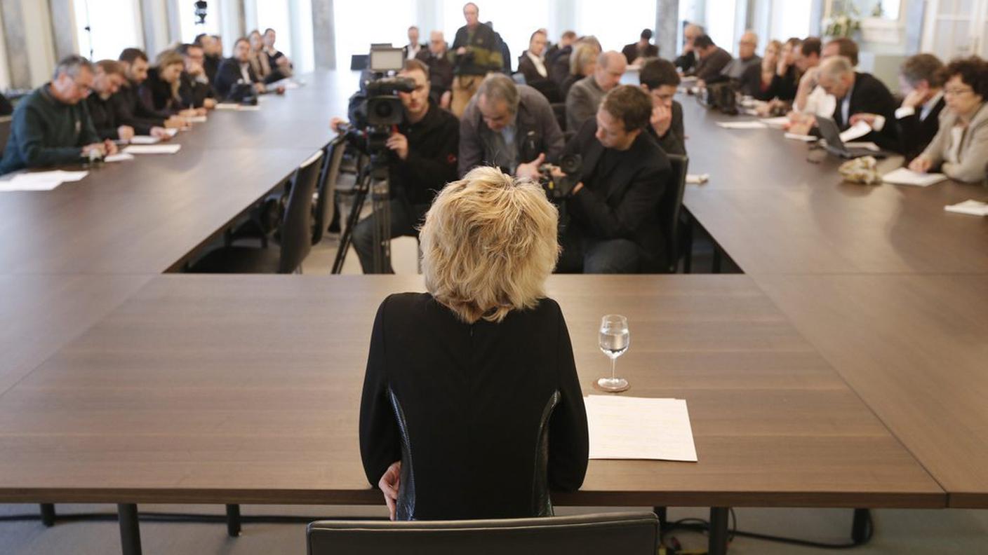 Eveline Widmer-Schlumpf durante la conferenza stampa di bilancio del suo anno di presidenza