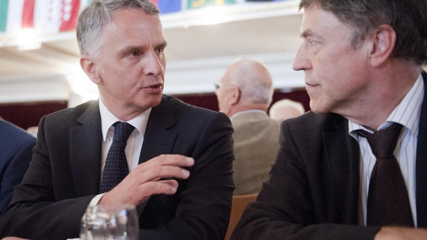 Didier Burkhalter con Luzi Stamm, consigliere nazionale del PLR, all’assemblea a Berna dell’ASNI