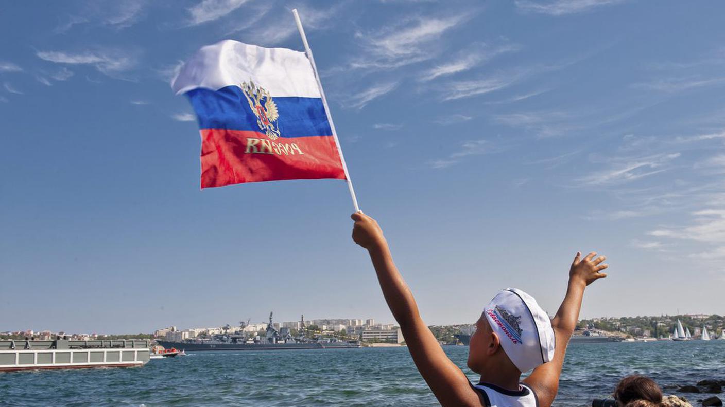 Bandiere russe sventolano in Crimea, Berna non approva