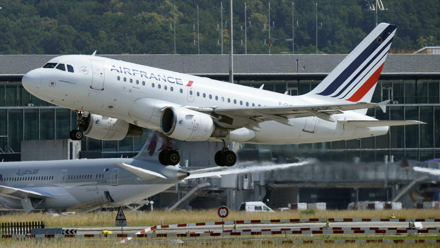 Un aereo Air France a Zurigo-Kloten