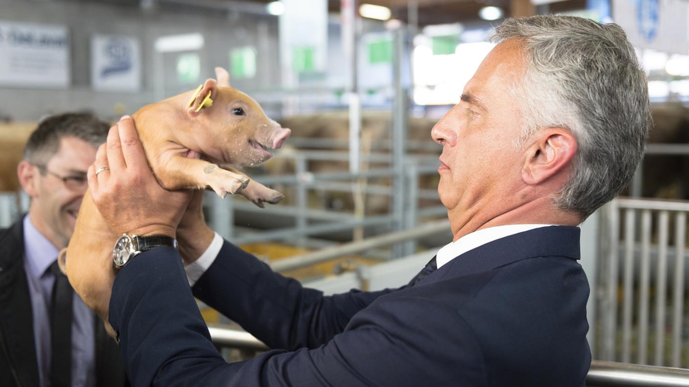 Il presidente con la sua giovane mascotte