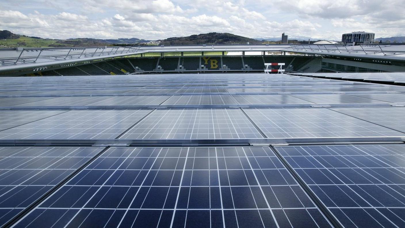 L'impianto fotovoltaico sul tetto dello Stade de Suisse a Berna