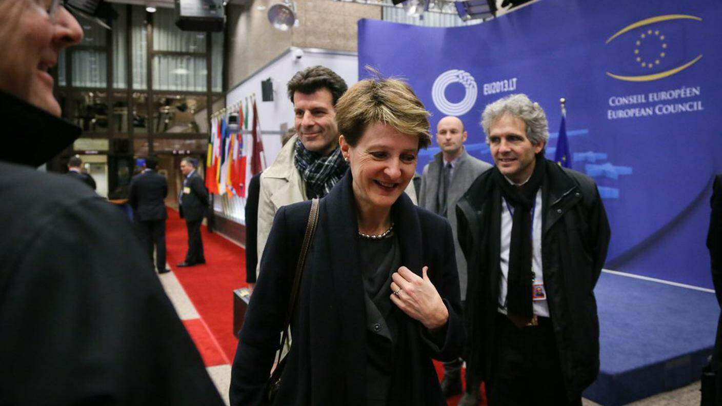 A confronto con i ministri degli esteri dell'UE, in una riunione a Bruxelles nel 2013