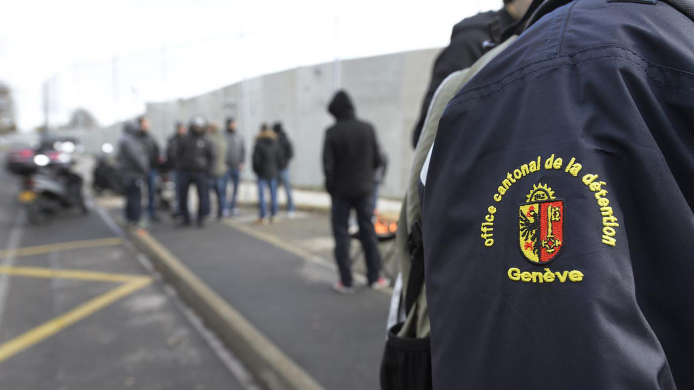 La protesta si è tenuta davanti al carcere di Champ-Dollon