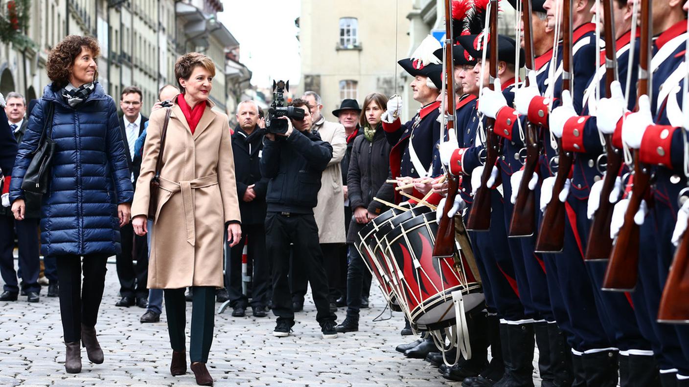 Il saluto della guardia d'onore di Berna