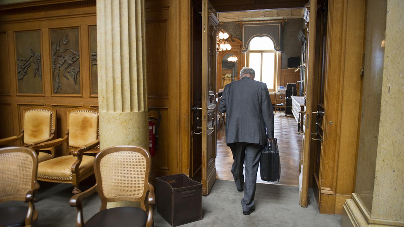 Christoph Blocher si ritira dal Consiglio nazionale. Una decisione che diviene effettiva a fine maggio e che il vicepresidente dell'UDC motiva, definendo l'attività parlamentare troppo burocratica. Il suo seggio alla Camera del popolo passa quindi al collega di partito Thomas Matter. L'ex consigliere federale abbandona così i ranghi del Parlamento, ma non certo il suo ascendente sullo schieramento democentrista. Soprattutto nell'ottica di nuove votazioni popolari 