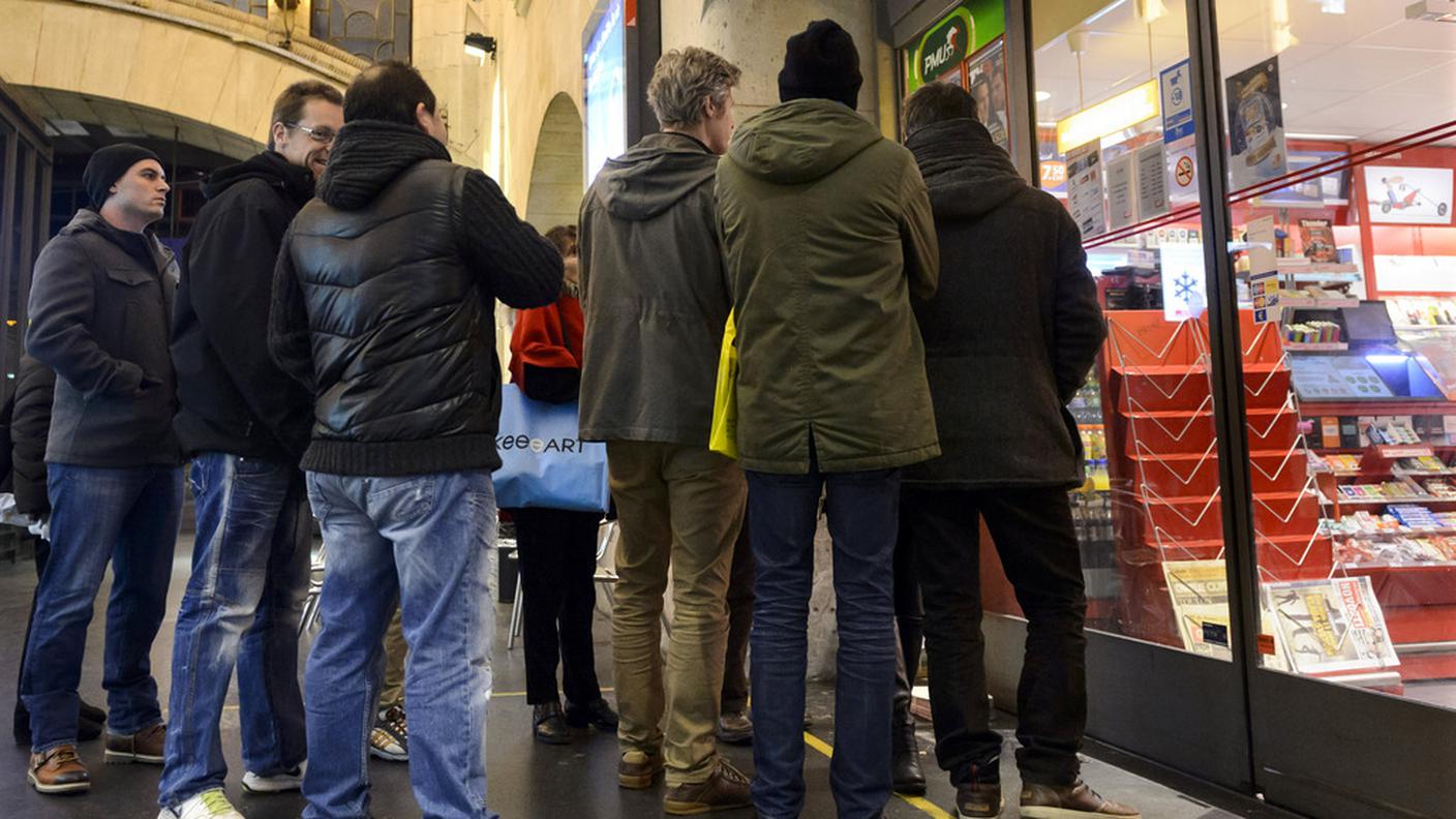 In fila alla stazione di Ginevra