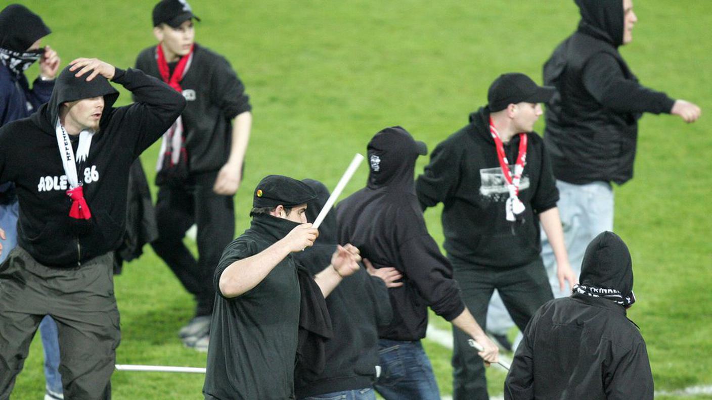Protagonisti tifosi dell'Aarau e dello Zurigo