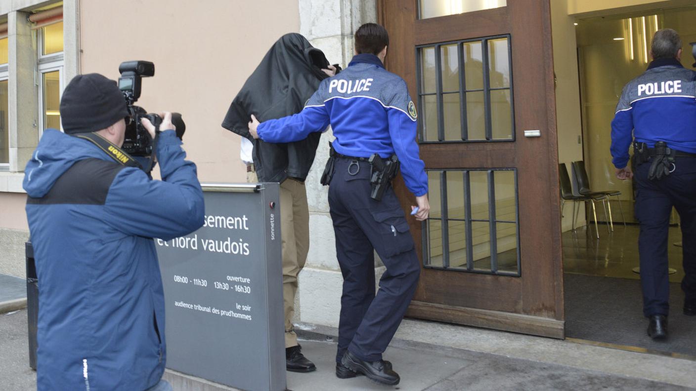 L'arrivo dell'accusato al tribunale di Yverdon-les-Bains