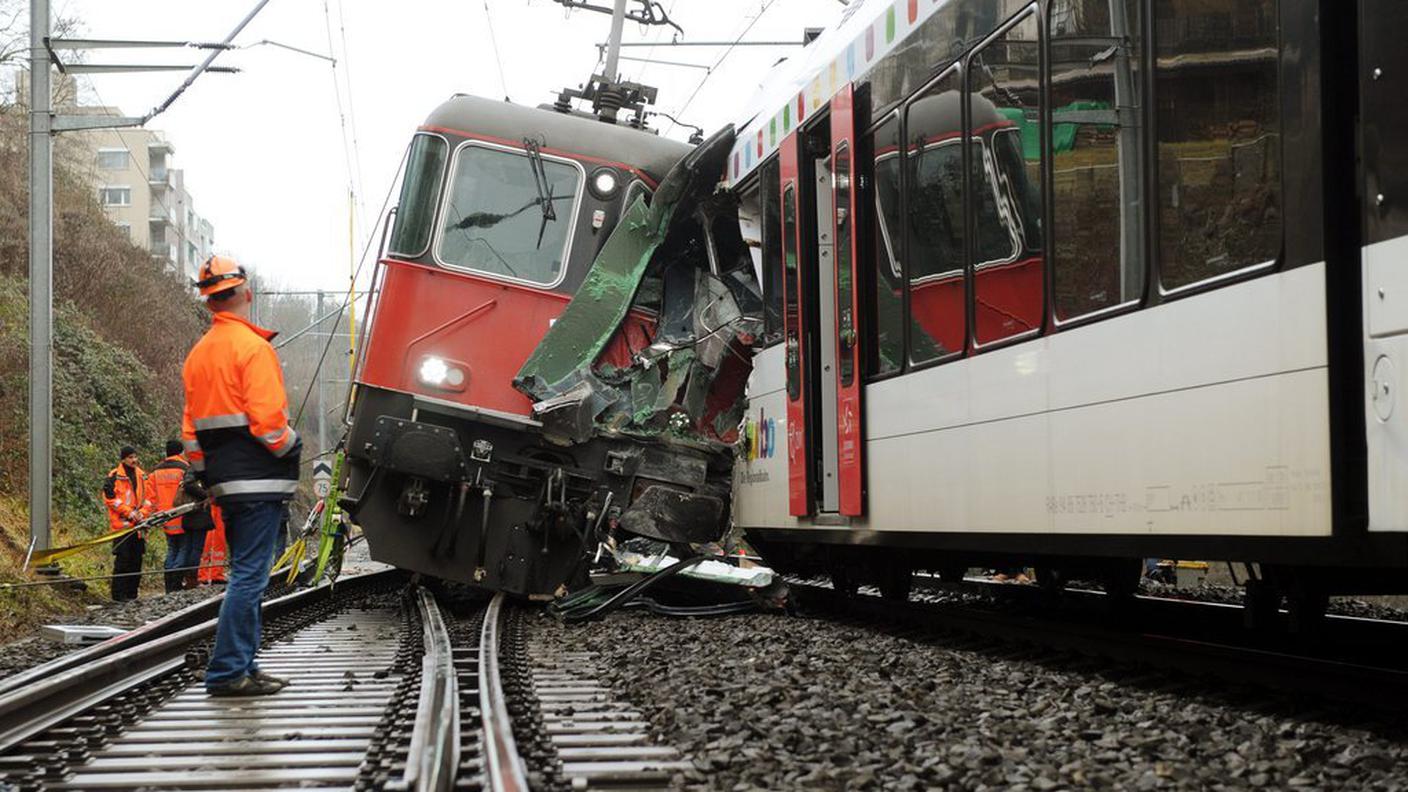 neuhausen incidente ferroviario 6 10-1-2013 ky.JPG