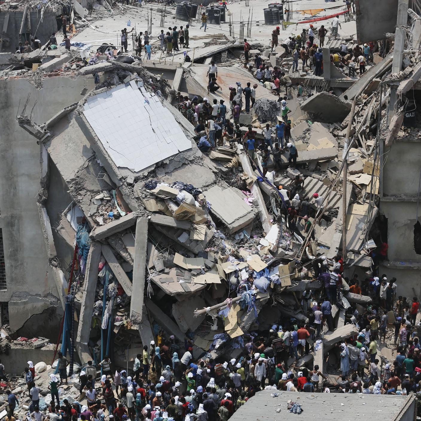 bangladesh dacca savar crolla palazzina 24.4.13 re.jpg
