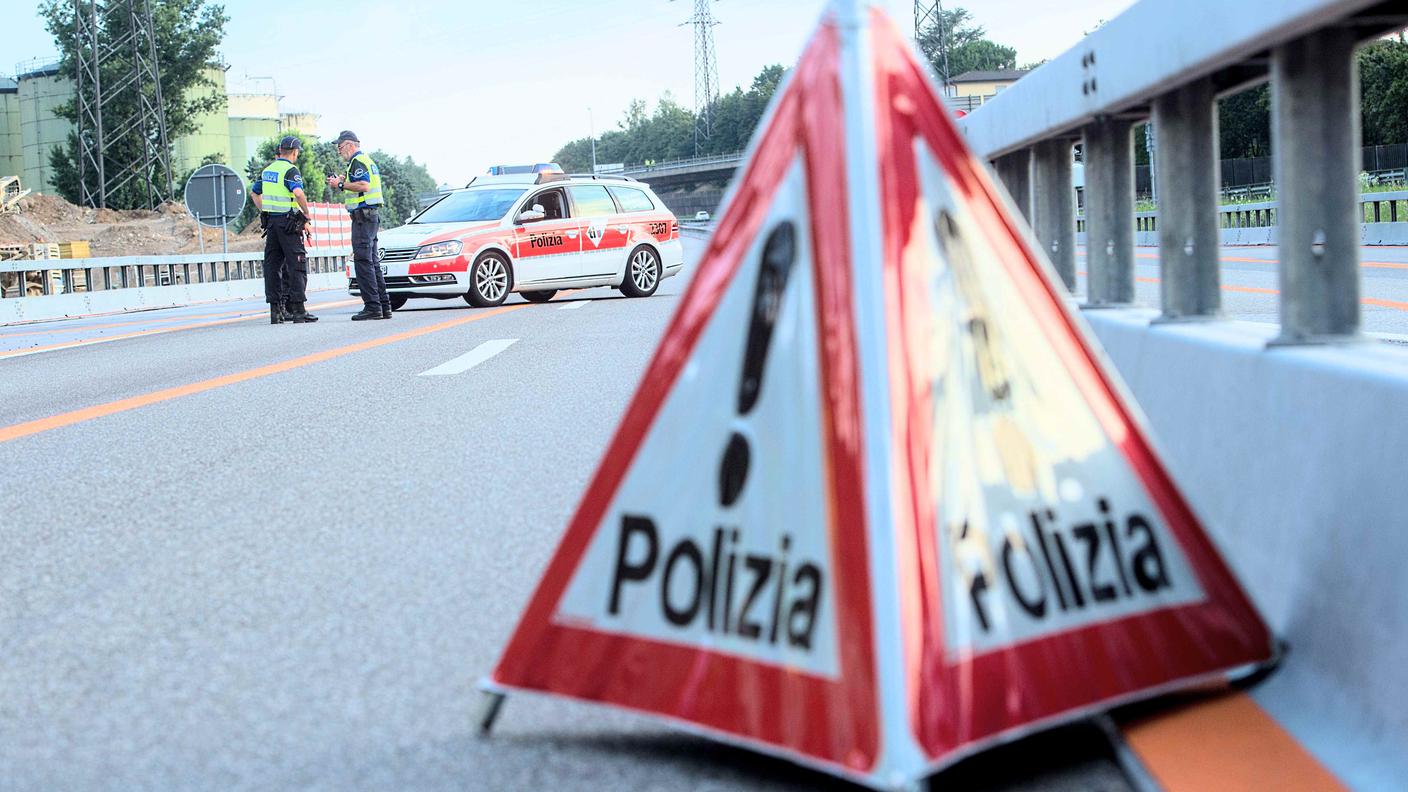 L'auto, fuori circolazione, aveva pure fanali rotti e gomme lisce