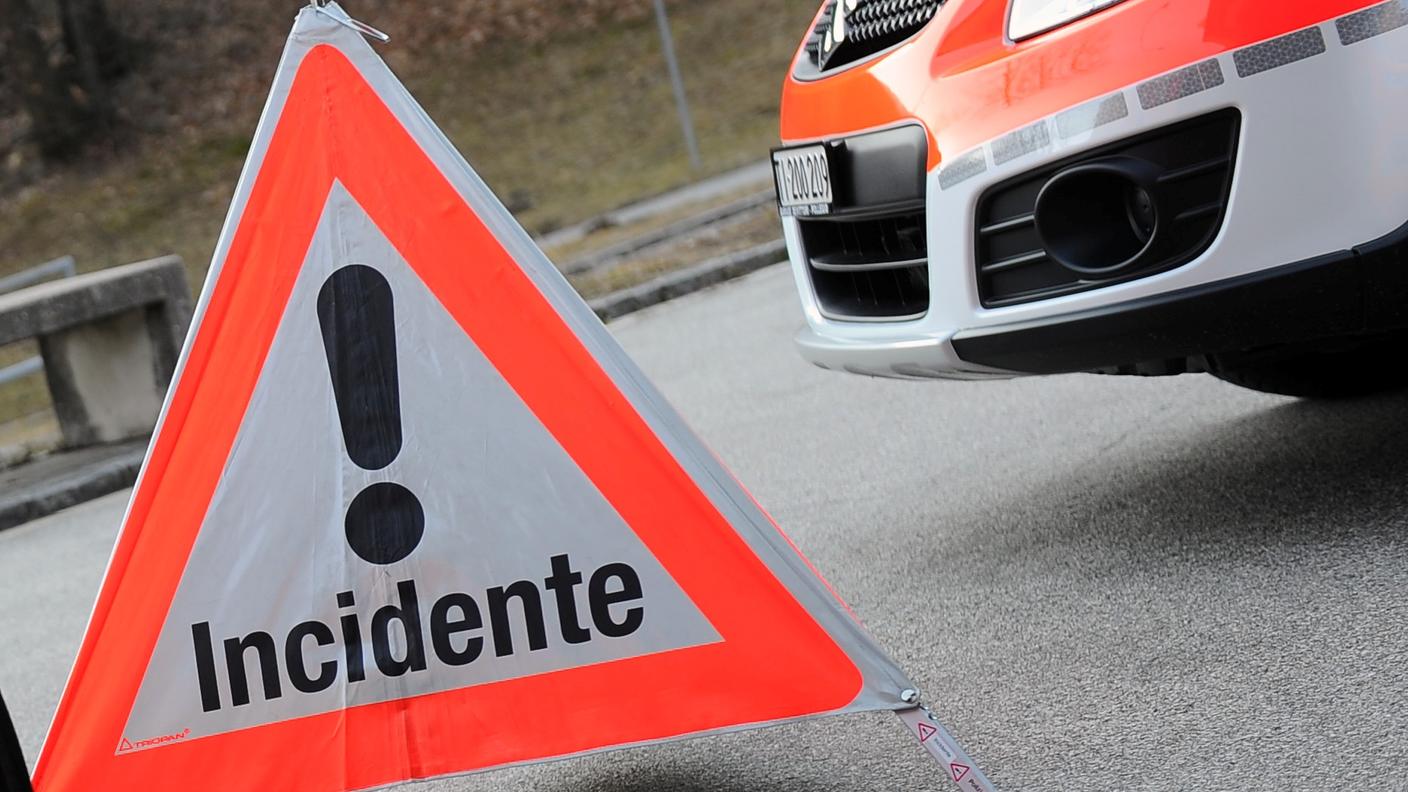 Il torpedone con targhe tedesche trasportava un gruppo di studenti