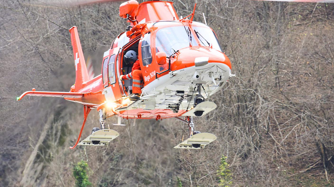 L'arrivo dell'elicottero della REGA sul luogo dell'incidente