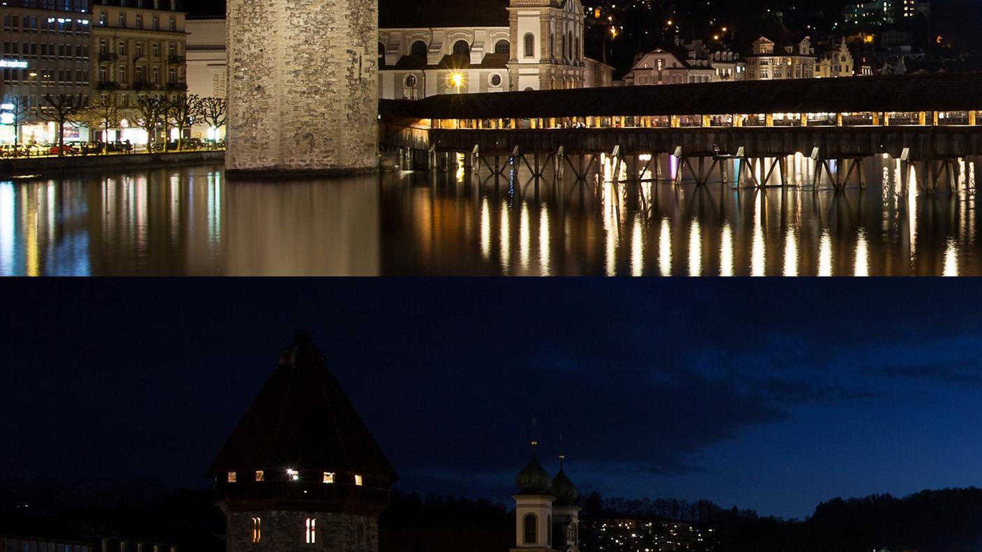 Il Kapellbrücke ("ponte della cappella") a Lucerna, acceso e spento nell'Earth Hour del 2012